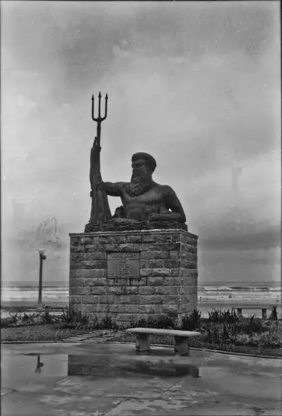 Foto 8: Estátua de Netuno no Cidade Ocian (SP)