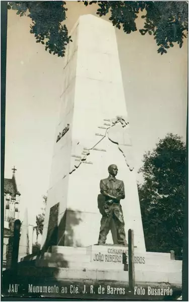 Foto 3: Monumento a João Ribeiro de Barros : [Obelisco] : Jaú, SP