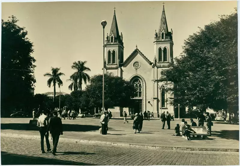 Foto 61: Praça Governador Pedro de Toledo : Catedral Nossa Senhora do Desterro : Jundiaí, SP