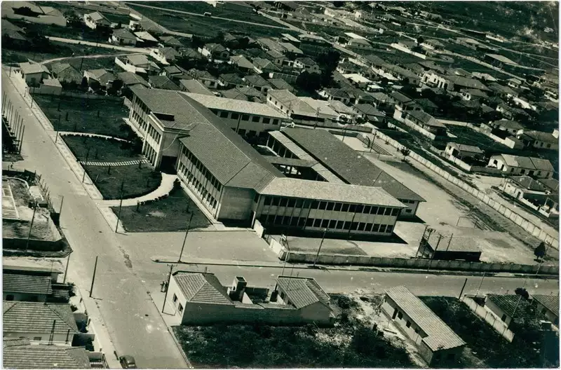 Foto 13: [Vista aérea da cidade : Colégio Estadual Castello Branco] : Limeira (SP)