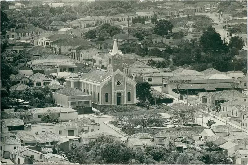 Foto 17: [Vista panorâmica da cidade : Paróquia de São Sebastião] : Limeira (SP)