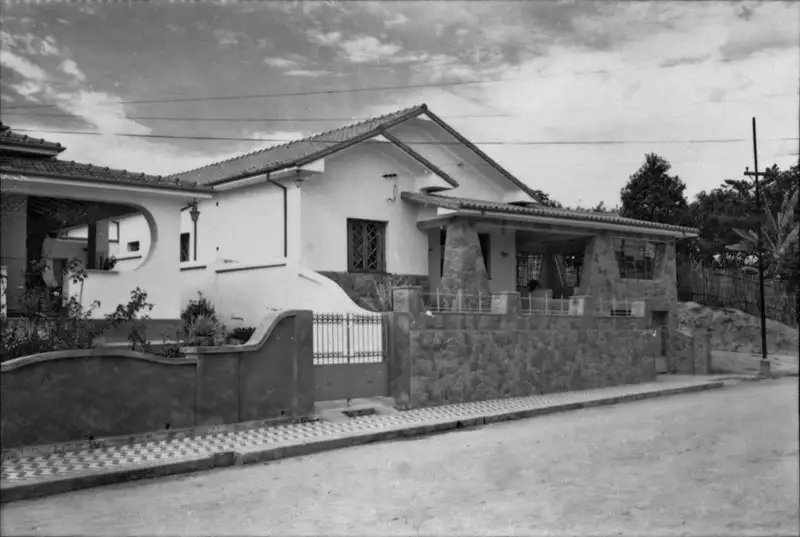 Foto 2: Casa moderna localizada na Avenida Godoi Neto : Município de Lorena
