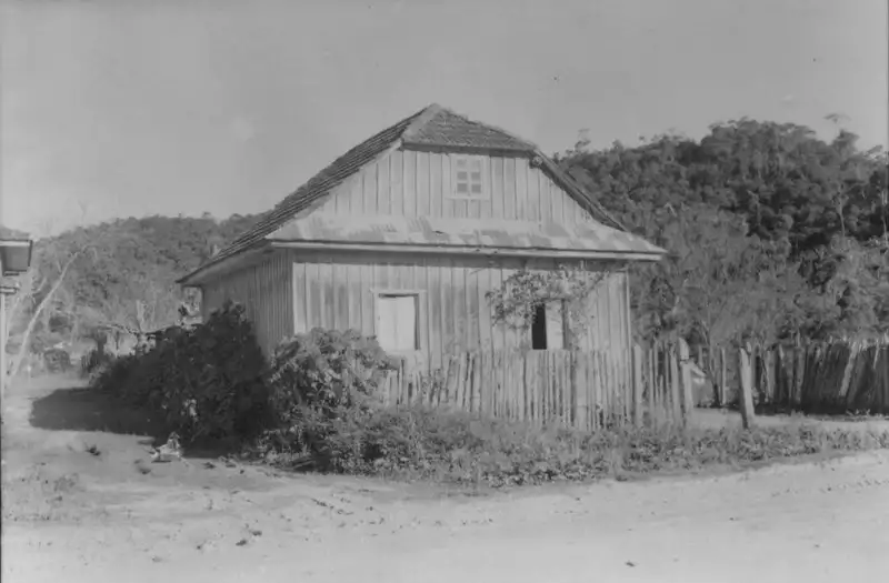Foto 7: Casas de madeira, próximo a Tapiraí, de estilo alemão, em Piedade (SP)