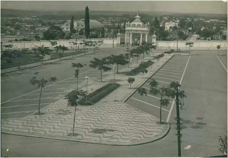 Foto 39: Praça da Saudade : Cemitério da Saudade : [vista panorâmica da cidade] : Piracicaba, SP