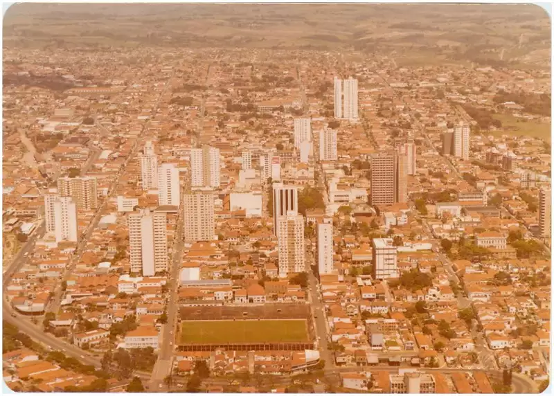 Foto 44: [Vista aérea da cidade : Estádio Municipal Barão da Serra Negra] : Piracicaba, SP