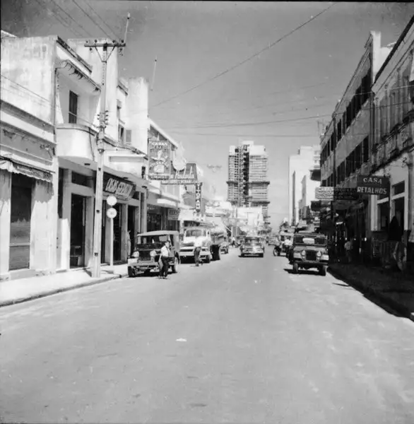 Foto 2: Casas de comércio do centro da cidade (Rua Nicolau Maffei) : Município de Presidente Prudente (SP)
