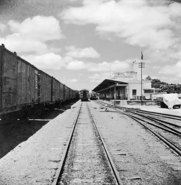 Foto 4: Vista da estação ferroviária : município de Presidente Prudente (SP)