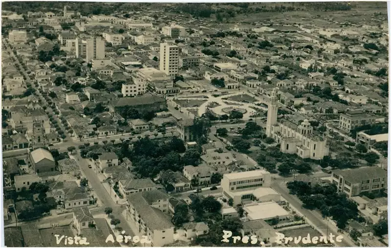 Foto 37: Vista aérea da cidade : Catedral São Sebastião : Praça 9 de Julho : Presidente Prudente, SP