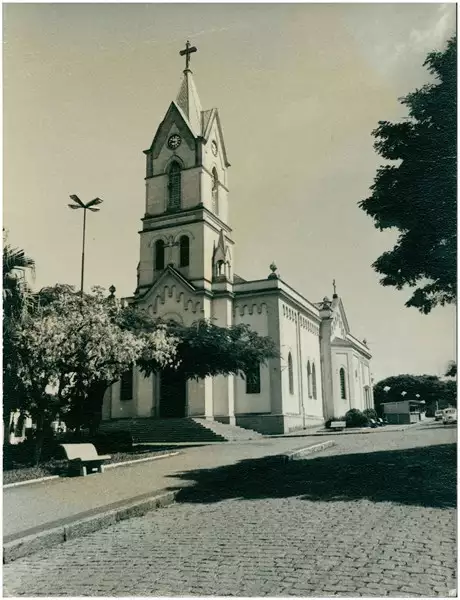Foto 10: Praça Antônio Vieira Tavares : Igreja Matriz Nossa Senhora Monte Serrat : Salto, SP