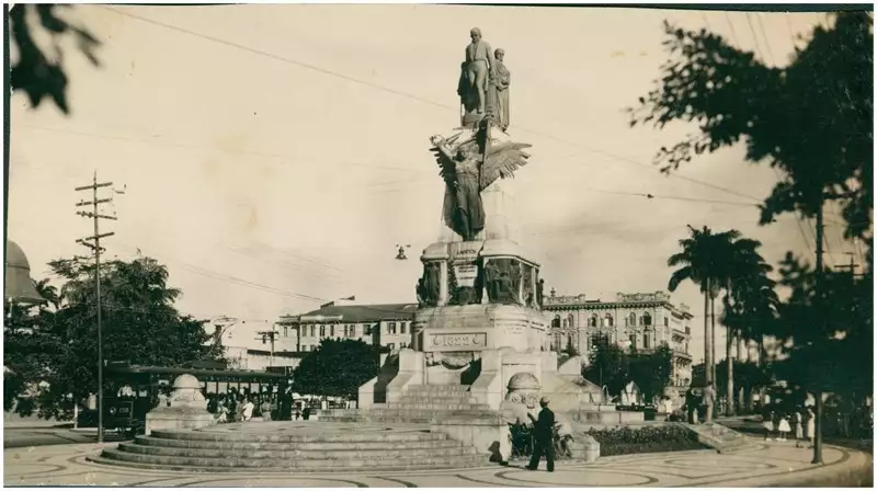 Foto 18: Praça da Independência : Monumento aos Andradas : Santos, SP