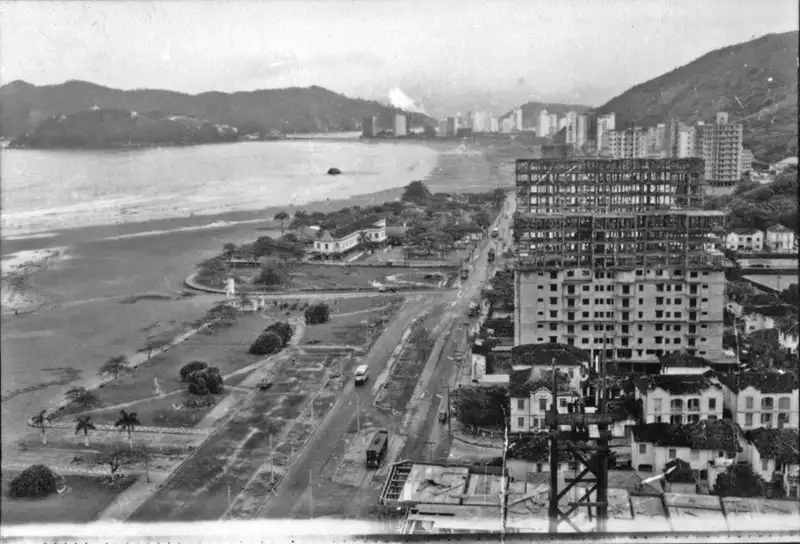 Foto 48: Cidade de Santos, vista tirada do edifício Marajoara, localizado na praia José Menino em direção a praia Itararé (SP)