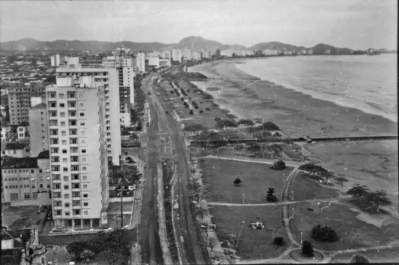 Foto 60: Praia de José Menino e Gonzaga, grande número de edifícios (SP)