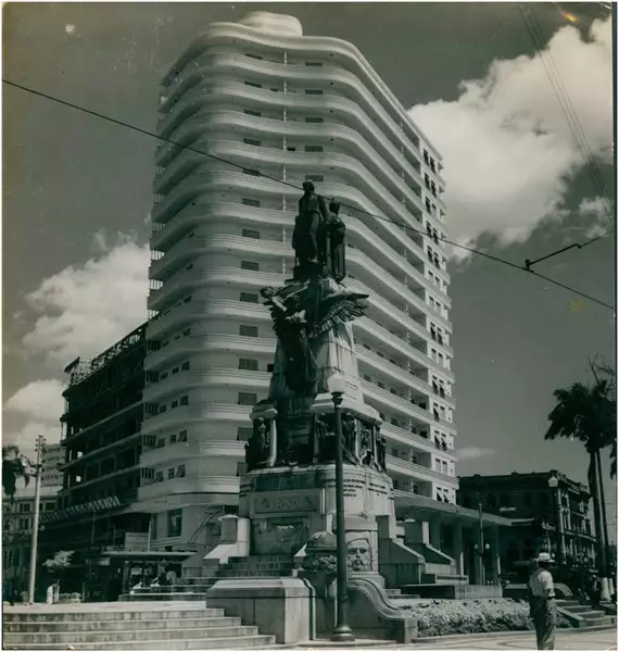 Foto 89: Monumento aos Andradas : [Edifício da Independência] : Santos, SP