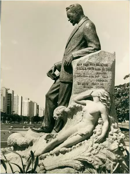 Foto 90: Estátua de Vicente de Carvalho : Santos, SP