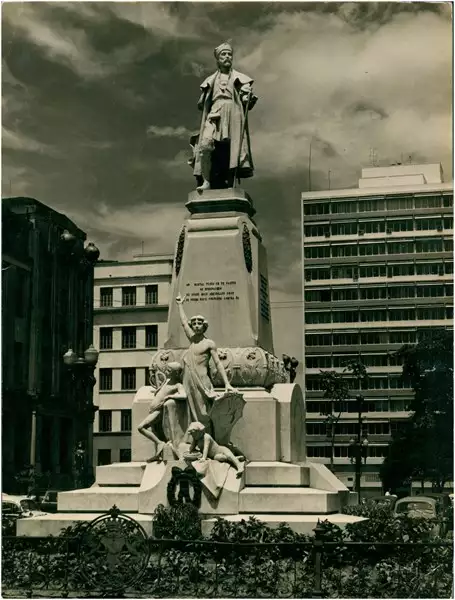 Foto 97: Monumento a Brás Cubas : Santos, SP