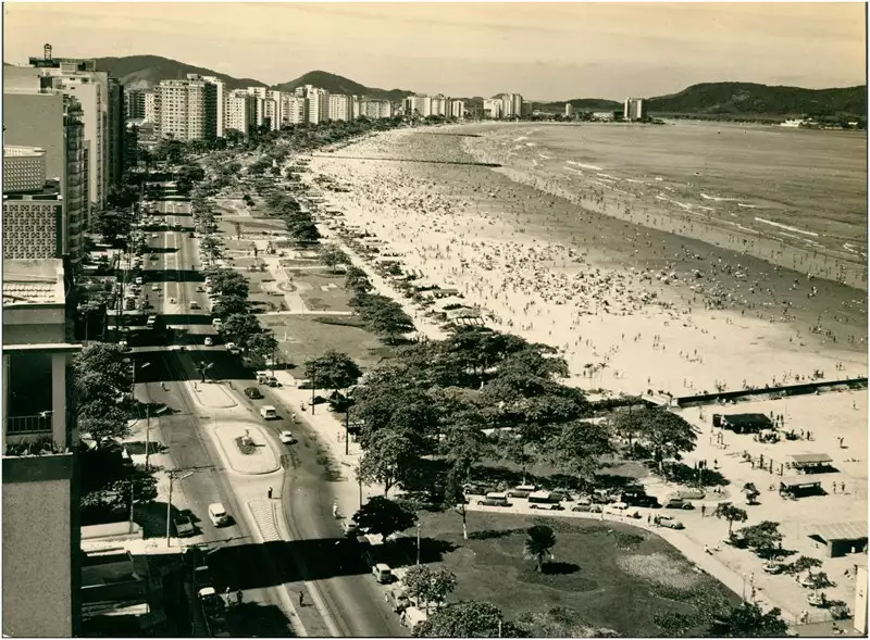Foto 100: [Vista panorâmica da cidade] : Praia do Boqueirão : [Praia do Embaré] : Praia da Aparecida : Santos, SP