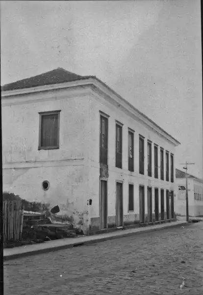 Foto 1: Casarão antigo na cidade de Bananal, construído em 1846. A cidade possue vários casarões do século passado : Município de São José do Barreiro (SP)
