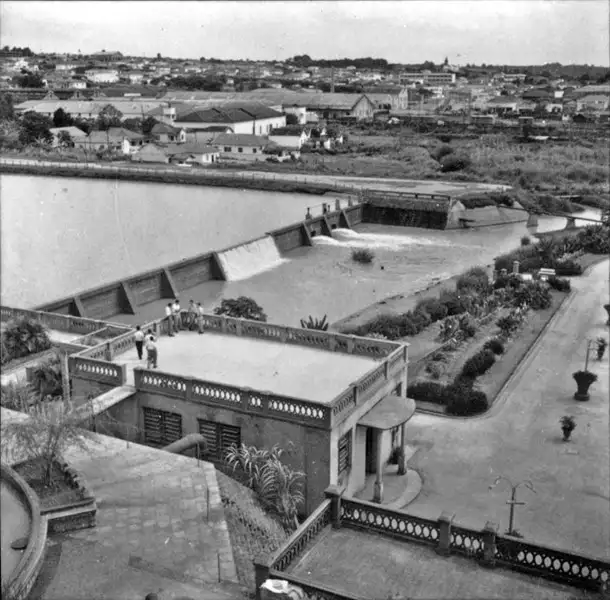 Foto 77: Saída de água da represa : Município de São José do Rio Preto (SP)