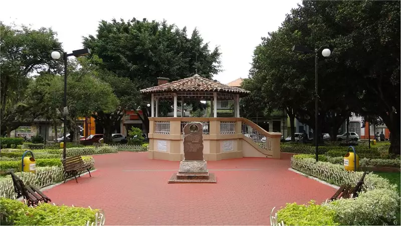 Foto 3: Praça Tenente Urias : São Miguel Arcanjo, SP