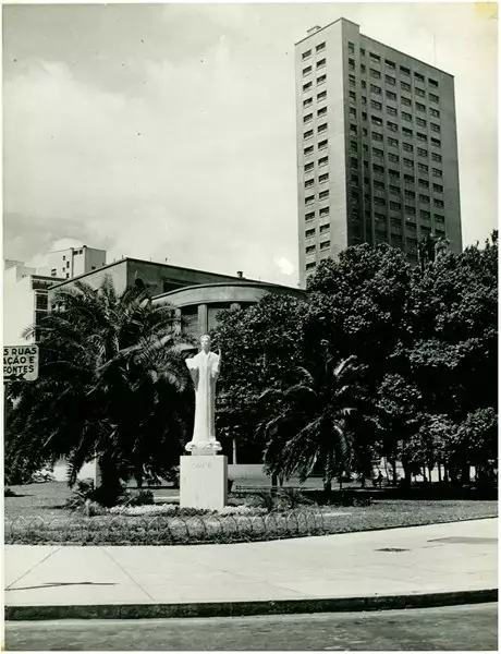 Foto 113: [Praça Dom José Gaspar] : [Estátua de] Dante : Biblioteca [Mário de Andrade] : São Paulo, SP