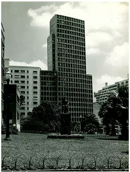 Foto 117: [Praça Dom José Gaspar] : [Estátua de] Cervantes : Biblioteca [Mário de Andrade] : São Paulo, SP