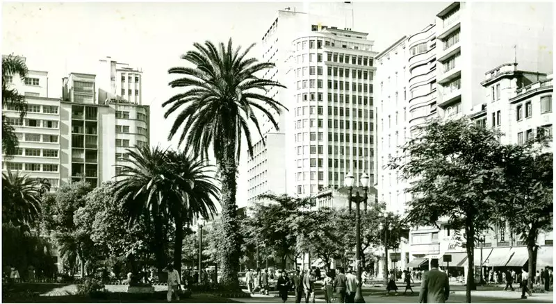 Foto 122: Praça da República : [vista panorâmica da cidade] : São Paulo, SP
