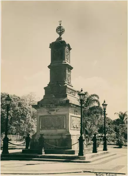 Foto 39: [Monumento Comemorativo do IV Centenário do Descobrimento do Brasil] : Praça 22 de Janeiro : São Vicente, SP