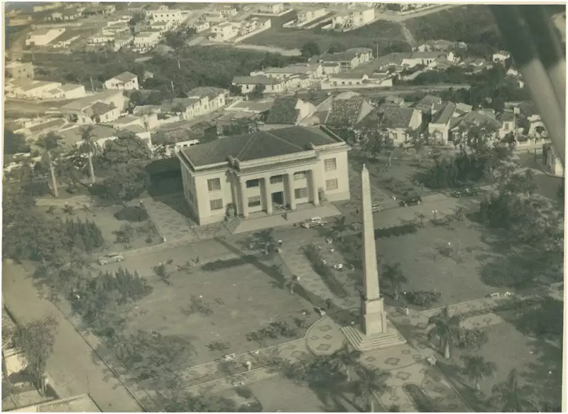 Foto 57: Praça Frei Baraúna : Obelisco : Fórum : [vista aérea da cidade] : Sorocaba, SP