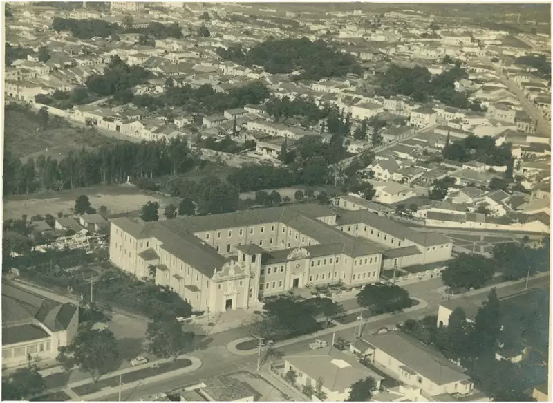 Foto 86: [Vista aérea da cidade : Paróquia São Carlos Borromeu] : Seminário Menor São Carlos Borromeu : Sorocaba, SP