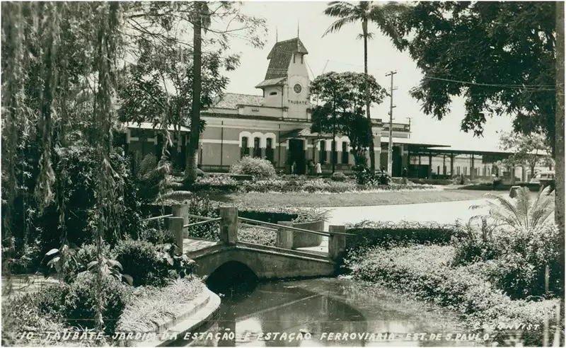 Foto 53: Jardim da Estação Ferroviária : Estação Ferroviária : Taubaté, SP