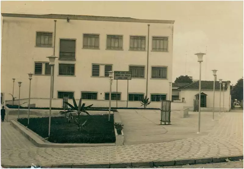 Foto 80: Praça João XXIII : Companhia Telefônica Brasileira : Tabaté, SP