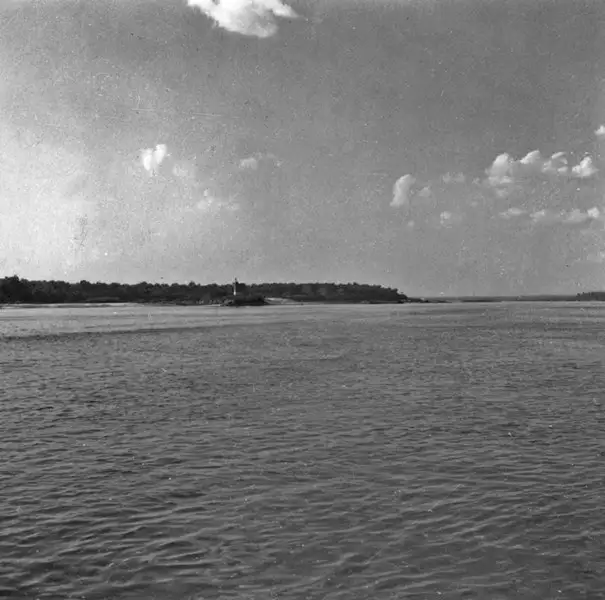 Foto 3: Trecho do rio Tocantins visto da balsa entre Porto Franco (MA) e Tocantinópolis (TO)
